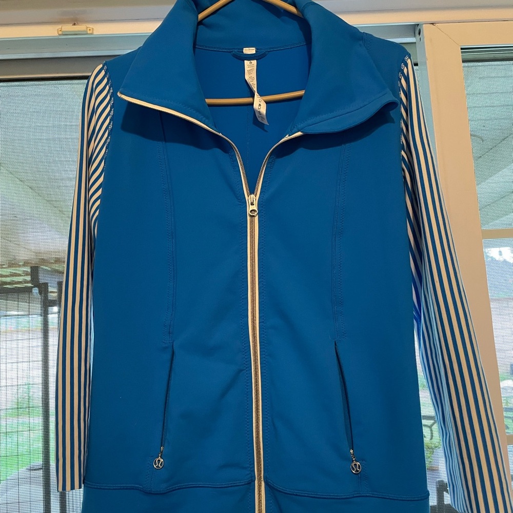 Lululemon Daily Yoga Women's Jacket with Striped Sleeves Size 8